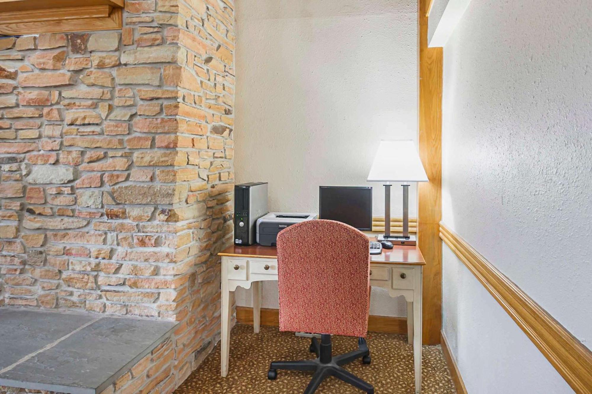 Quality Inn & Suites Harrington - Milford Экстерьер фото