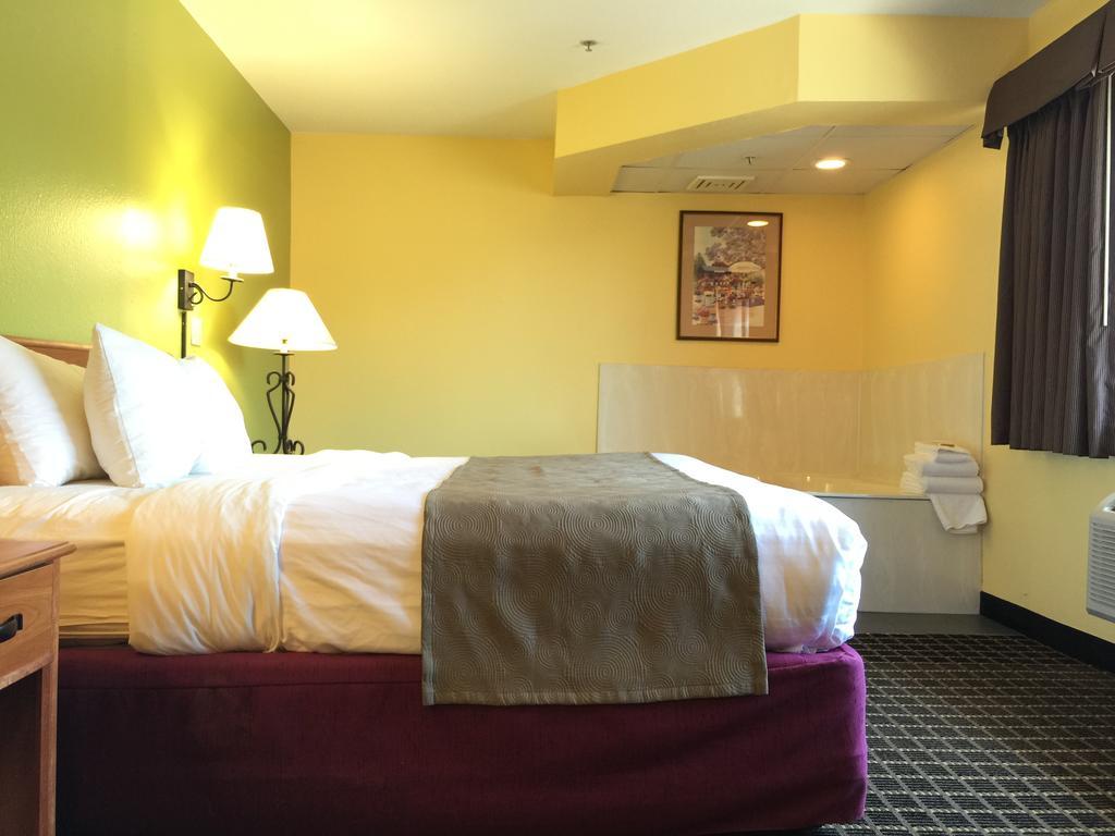 Quality Inn & Suites Harrington - Milford Экстерьер фото